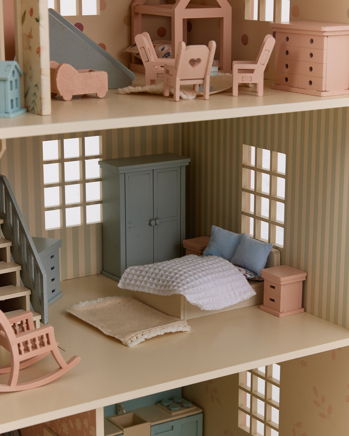 House of London – 4-Storey London Dollhouse