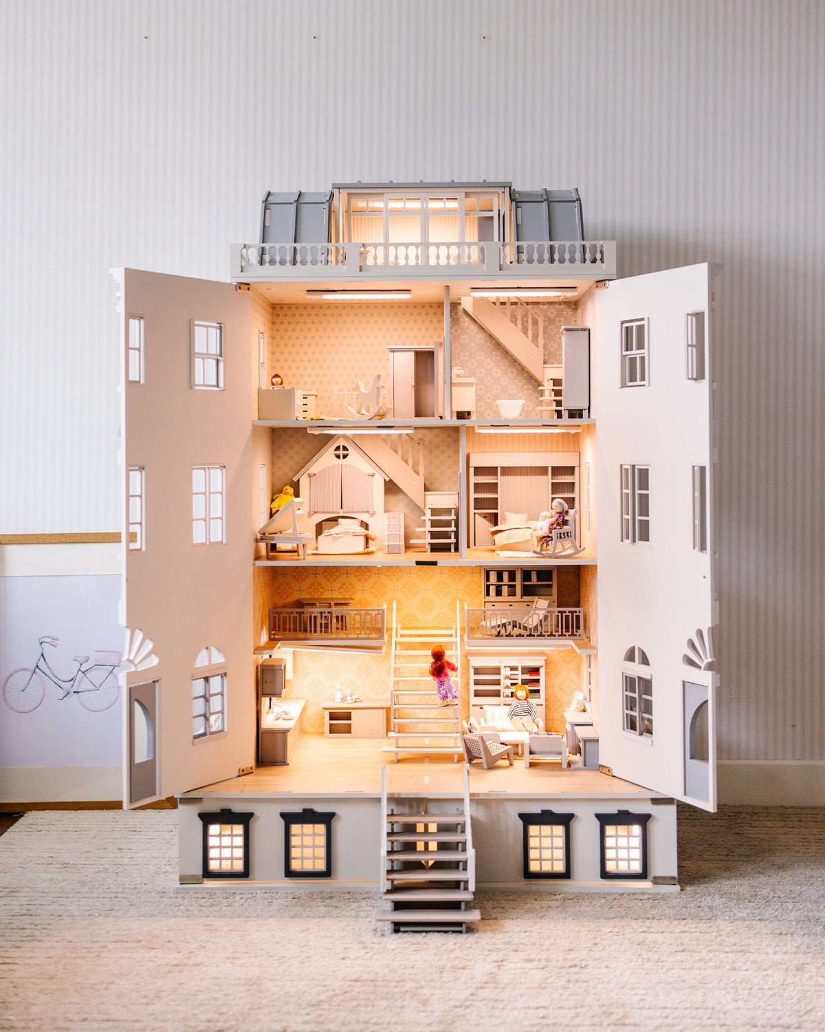 House of New York - Giant Dollhouse