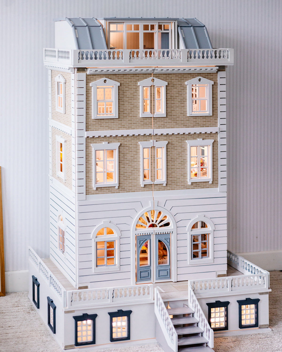 House of New York - Giant Dollhouse