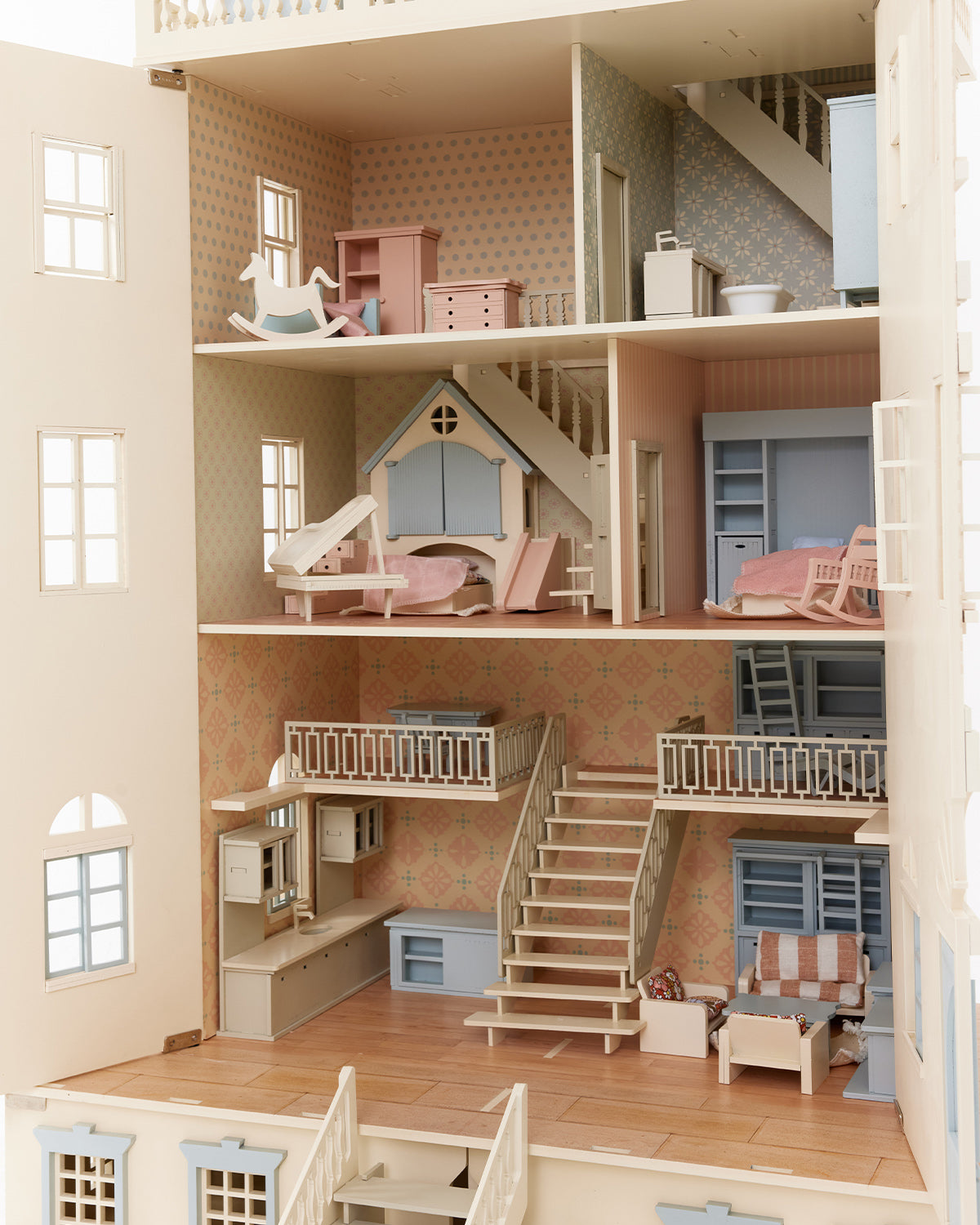 House of New York - Giant Dollhouse