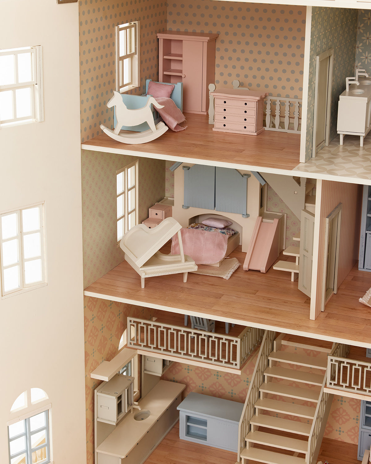 House of New York - Giant Dollhouse