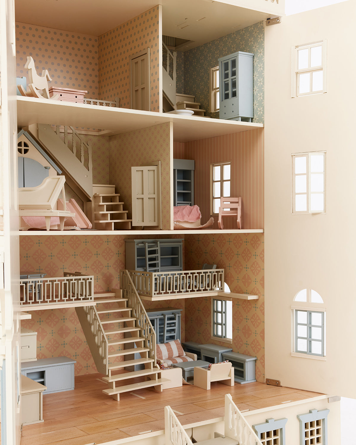 House of New York - Giant Dollhouse