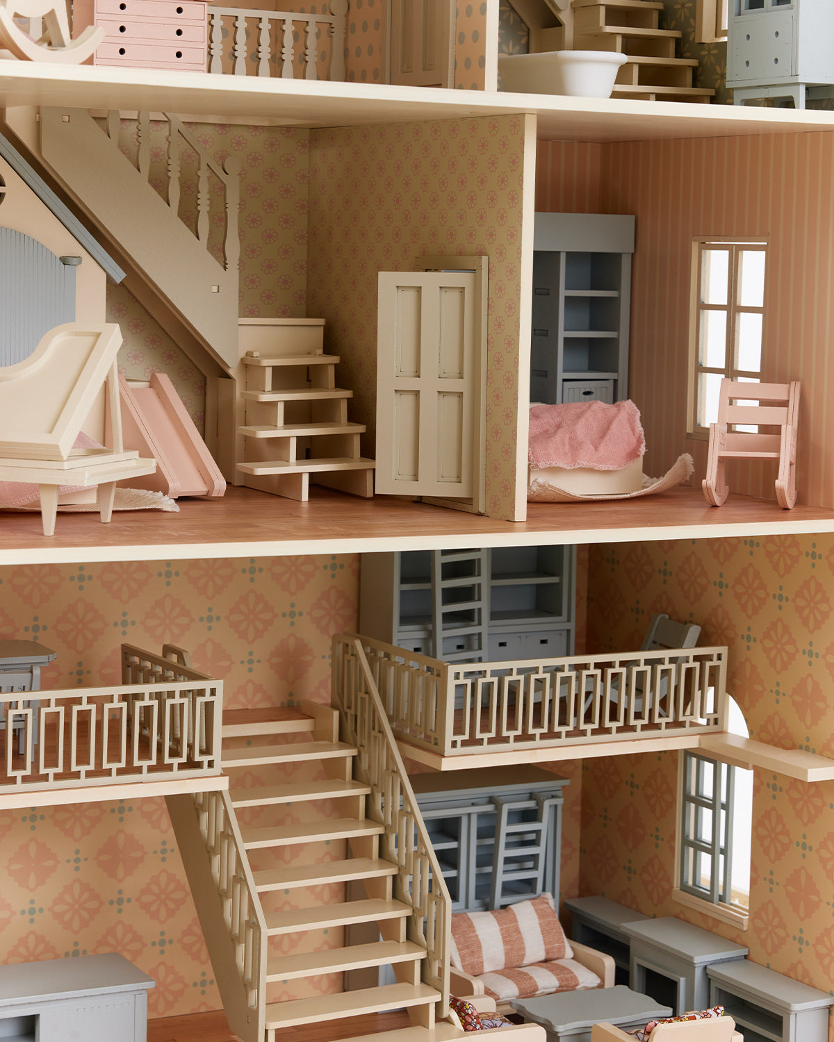 House of New York - Giant Dollhouse