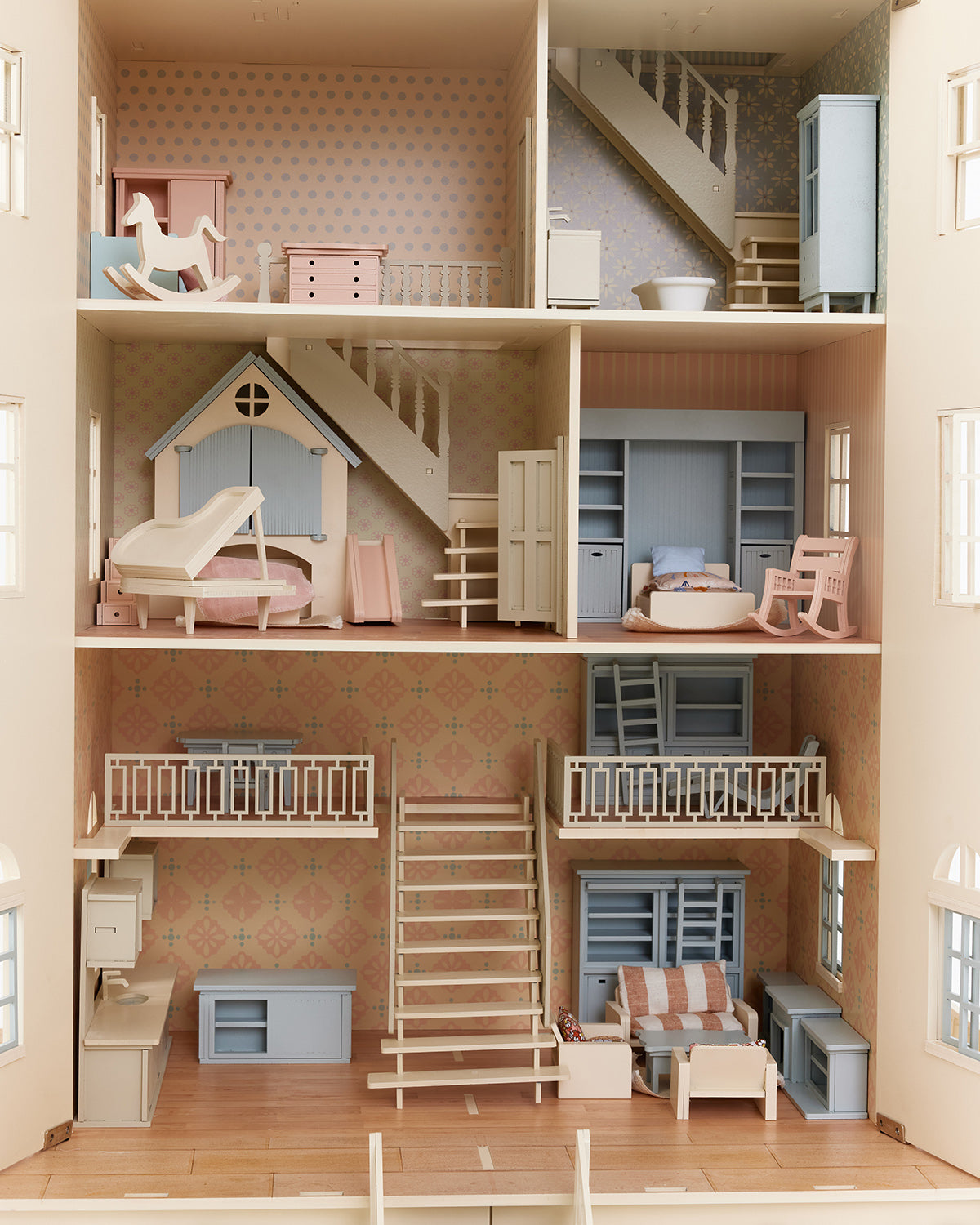 House of New York - Giant Dollhouse
