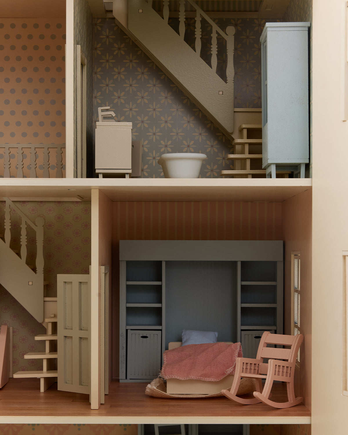 House of New York - Giant Dollhouse
