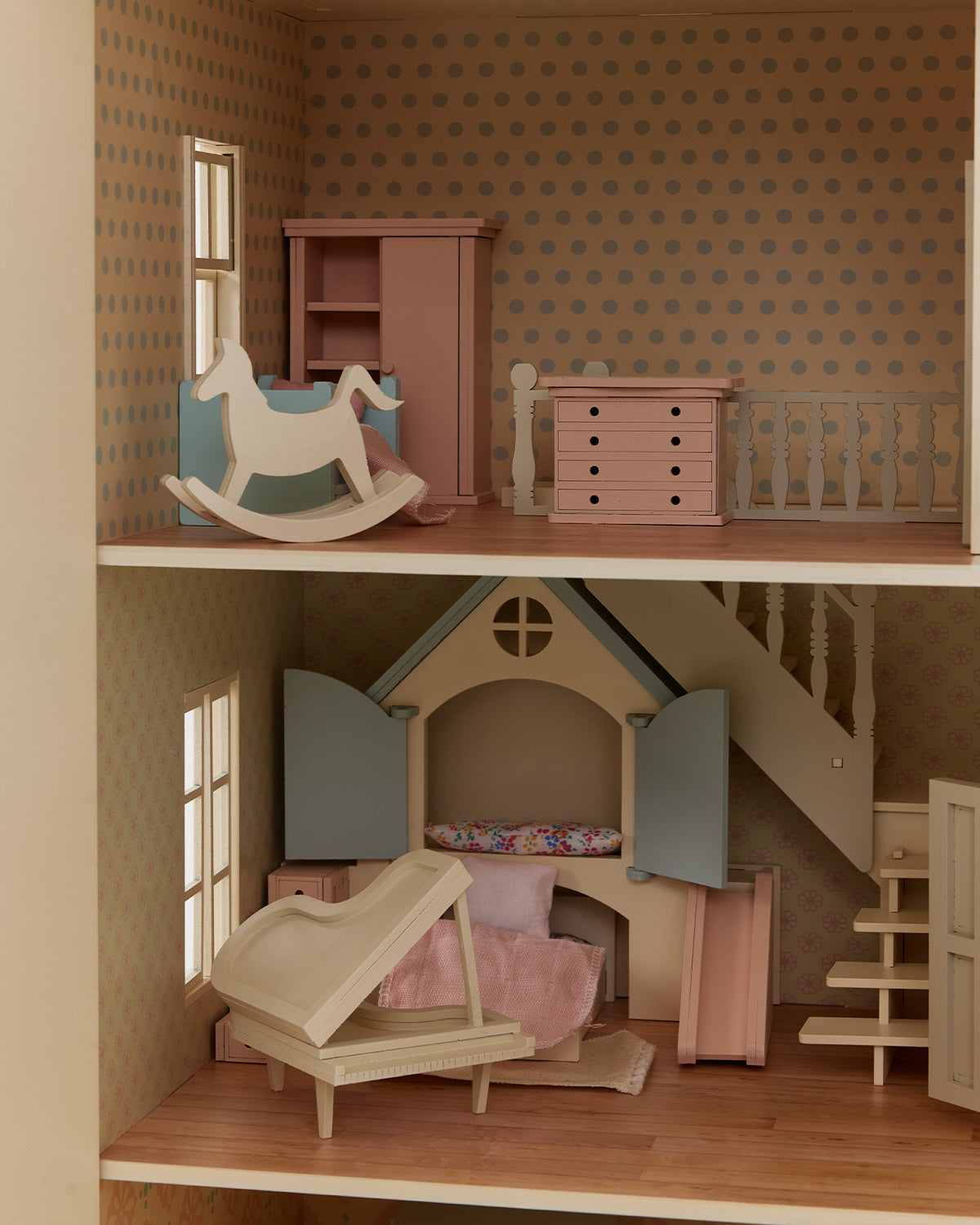 House of New York - Giant Dollhouse