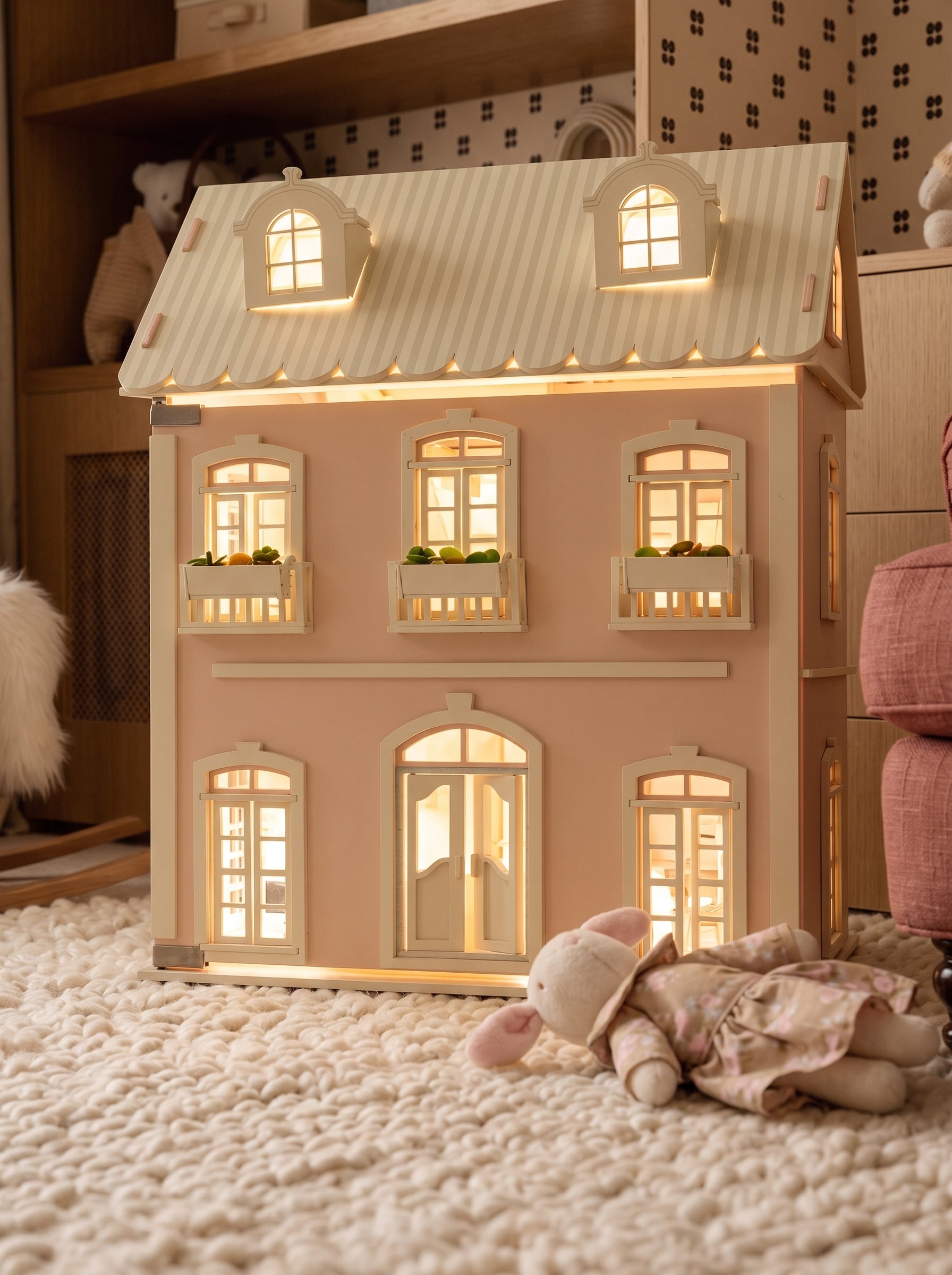 House of Nice · A Little House on The Riviera inside