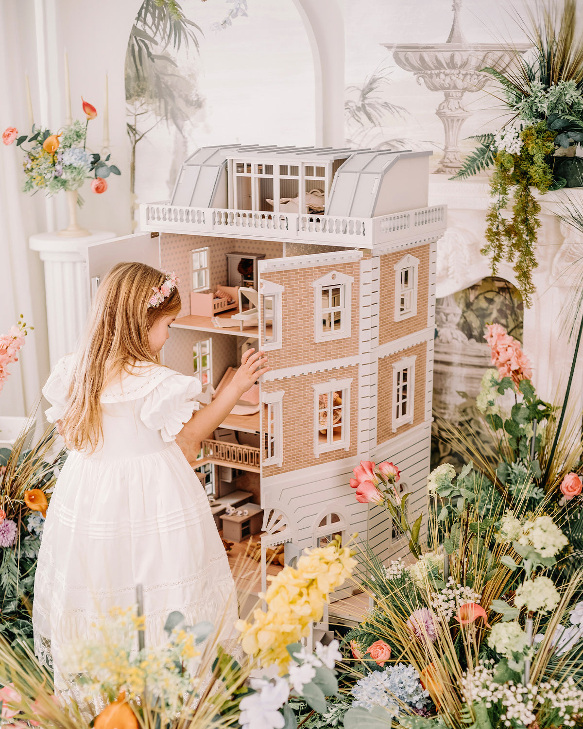 House of New York - Giant Dollhouse