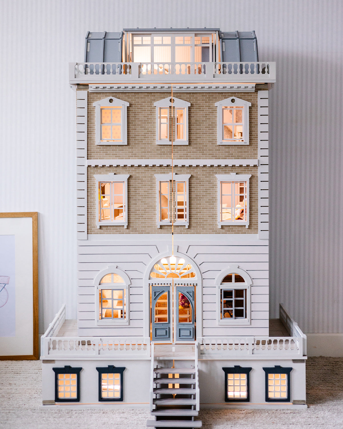 House of New York - Giant Dollhouse