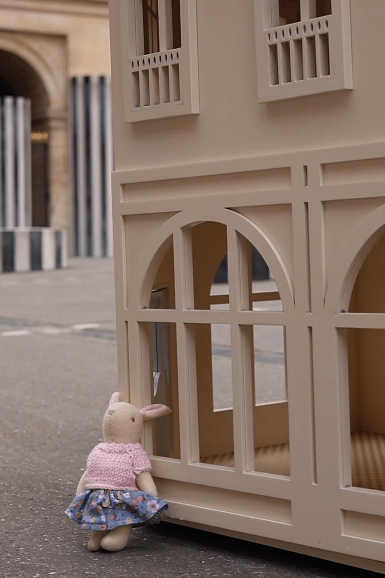 The Bellevue Family – Dollhouse Accessories